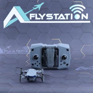 نانو کوادکوپتر ky906 mini drone در کنار رادیو کنترل و لگو سایت ایستگاه پرواز