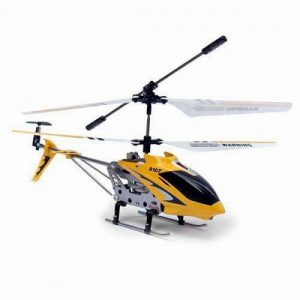 هلیکوپتر سیما مدل syma-S107 به رنگ زرد با دو لایه ملخ برای پایداری بیشتر در هنگام پرواز
